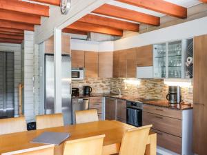 Kuchyň nebo kuchyňský kout v ubytování Holiday Home Uulanlinna b- paritalo by Interhome