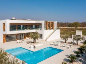 Bazén v ubytovaní Villa Old Olive VIII by Interhome alebo v jeho blízkosti