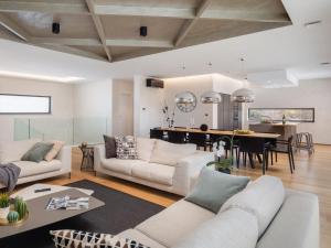 Kuchyňa alebo kuchynka v ubytovaní Villa Old Olive VIII by Interhome