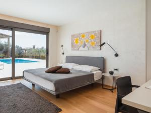 Posteľ alebo postele v izbe v ubytovaní Villa Old Olive VIII by Interhome