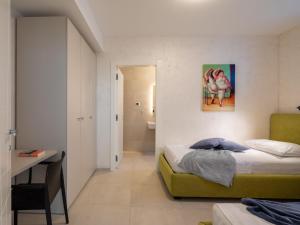 Posteľ alebo postele v izbe v ubytovaní Villa Old Olive VIII by Interhome