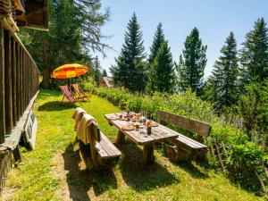 Zahrada ubytování Chalet Edelweisshütte by Interhome
