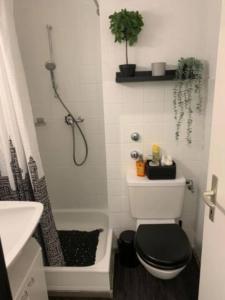 Galeriebild der Unterkunft Lovely 1-bedroom vacation studio apartment with pool and sauna in Laax