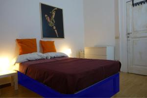 A bed or beds in a room at aKasa di Flock