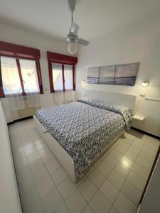 a bedroom with a bed in a room with windows at Apartment i Pini in Sestri Levante