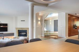 Posezení v ubytování Villa Jaizubia Golf by FeelFree Rentals
