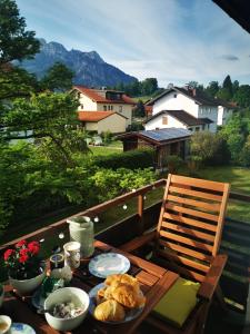 a table with food on top of a balcony at Ludwigslust - Ferienappartement mit Bergblick in Schwangau