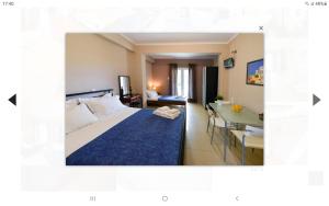 1 dormitorio con 1 cama y comedor en Villa Verde, en Lefkada