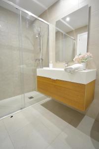 Łazienka w obiekcie GALIHOST - Apartamento con piscina en Canelas, Sanxenxo