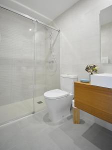 Łazienka w obiekcie GALIHOST - Apartamento con piscina en Canelas, Sanxenxo
