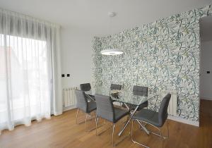 Część wypoczynkowa w obiekcie GALIHOST - Apartamento con piscina en Canelas, Sanxenxo