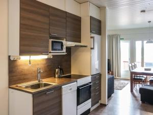 Kuchyň nebo kuchyňský kout v ubytování Holiday Home Skivillas 47 ukkohalla - a7 by Interhome