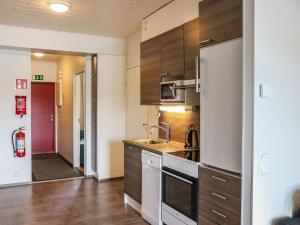 Kuchyň nebo kuchyňský kout v ubytování Holiday Home Skivillas 47 ukkohalla - a7 by Interhome