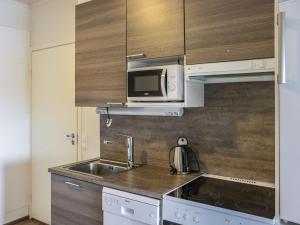 Kuchyň nebo kuchyňský kout v ubytování Holiday Home Skivillas 47 ukkohalla - a7 by Interhome