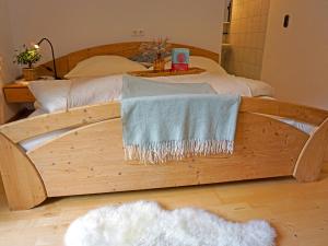 Un pat sau paturi într-o cameră la Apartment Elisabeth by Interhome
