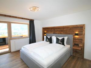 Posteľ alebo postele v izbe v ubytovaní Apartment Geislerhof by Interhome