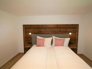 Posteľ alebo postele v izbe v ubytovaní Apartment Geislerhof by Interhome