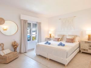 Postel nebo postele na pokoji v ubytování Apartment Puerto Banus OPQ by Interhome