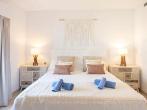 Łóżko lub łóżka w pokoju w obiekcie Apartment Puerto Banus OPQ by Interhome