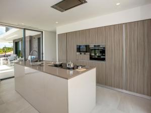 Kuchyň nebo kuchyňský kout v ubytování Villa Villa Atina by Interhome