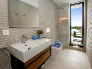 Koupelna v ubytování Villa Villa Atina by Interhome