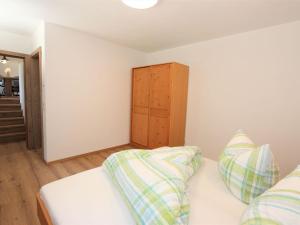 Posteľ alebo postele v izbe v ubytovaní Apartment Bernadette by Interhome