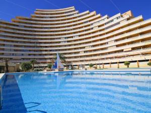 Bazén v ubytovaní Apartment Voramar-8 by Interhome alebo v jeho blízkosti