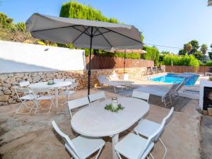 Bazén v ubytování Holiday Home La Marina by Interhome nebo v jeho okolí