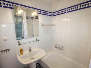 Kúpeľňa v ubytovaní Holiday Home Alkabir playa by Interhome