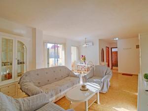 Posedenie v ubytovaní Apartment Apolo IV-12 by Interhome