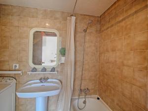 Kúpeľňa v ubytovaní Apartment Apolo IV-12 by Interhome