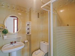 Kúpeľňa v ubytovaní Apartment Apolo IV-12 by Interhome