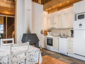 Kuchyň nebo kuchyňský kout v ubytování Holiday Home Saana 1 by Interhome