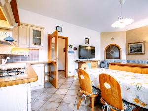 Kuchyň nebo kuchyňský kout v ubytování Apartment Ardoney by Interhome