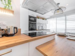 Kuchnia lub aneks kuchenny w obiekcie Apartment Terrasses du Levant by Interhome