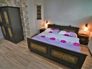 Postel nebo postele na pokoji v ubytování Apartment Apartments V-K-4 by Interhome