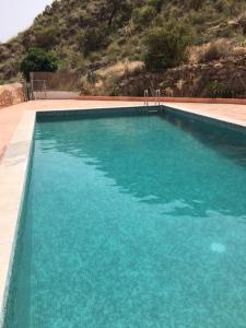 Bazén v ubytování Casa Sol y Luz - casa rural nebo v jeho okolí