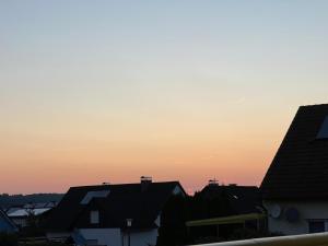 a sunset over roofs of houses in a city at Familie-Ising aus de in Unterwörnitz