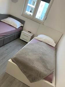 Posteľ alebo postele v izbe v ubytovaní Apartment LJUBICA