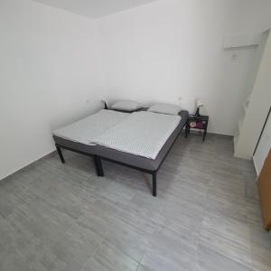 Posteľ alebo postele v izbe v ubytovaní Budget Apartment LeLo Center 4