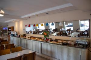 a buffet line in a restaurant with a lot of food at Casagrande Olímpia Hotel in Olímpia