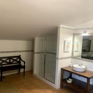 A bathroom at Los Olivos de José