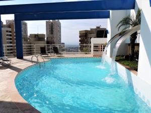 Swimming pool sa o malapit sa Mondrian Suite Hotel