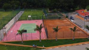 an aerial view of a tennis court with palm trees at Hotel Fazenda Ararita in Pôrto Feliz