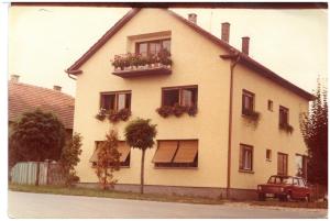 a house with flower boxes on the side of it at Apartman Noa 16 in Ðurđevac
