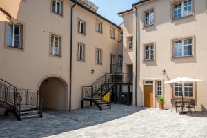 Budynek, w którym mieści się apartament