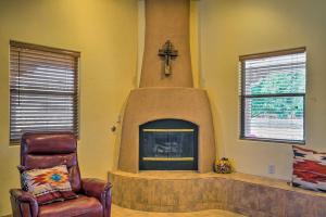 Rustic Las Cruces Escape - 2 Mi to NMSU! 휴식 공간