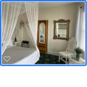Ένα ή περισσότερα κρεβάτια σε δωμάτιο στο Hotel Macomber