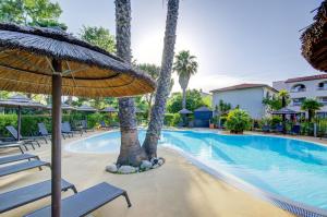Bazén v ubytování Le Cottage - Hotel & Spa nebo v jeho okolí