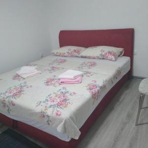 Ένα ή περισσότερα κρεβάτια σε δωμάτιο στο Iva apartmani